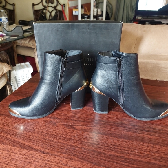 Black Ankle Gold Plated Tirms front Heels - Picture 7 of 13